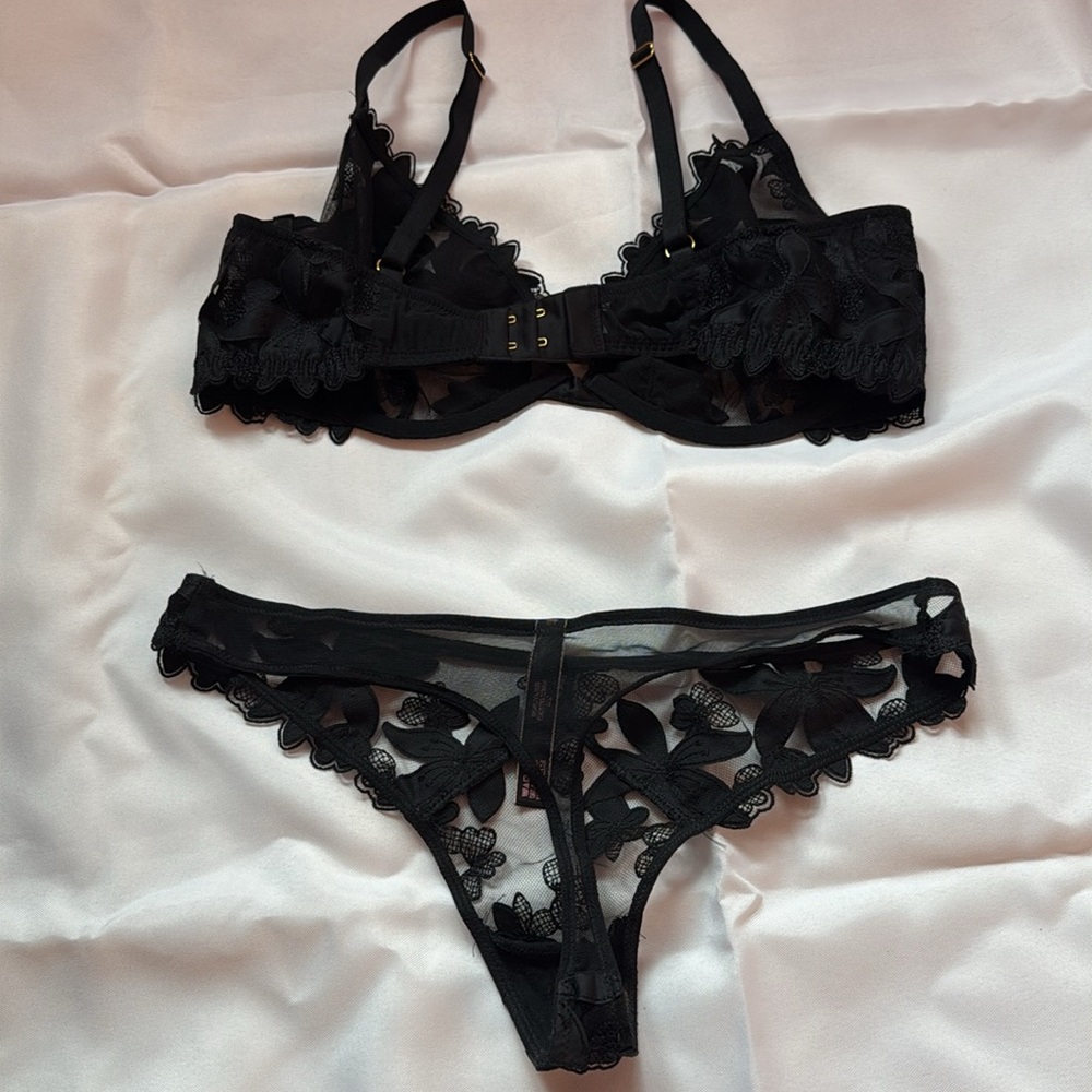 Victoria's Secret Black Floral Lace Underwire Bra & Panty Set - Picture 6 of 6
